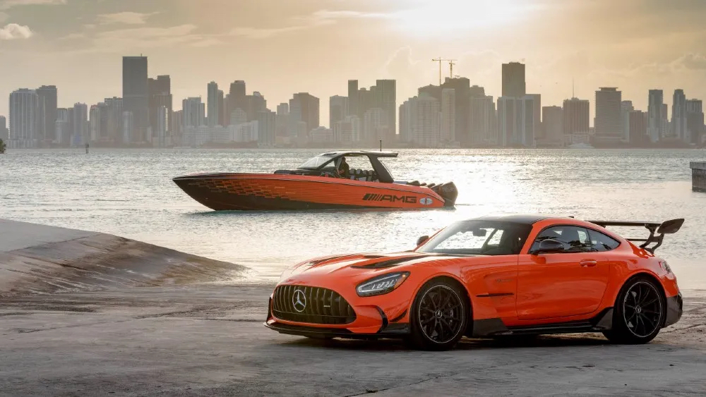 Mercedes-AMG inspired Cigarette boat in action