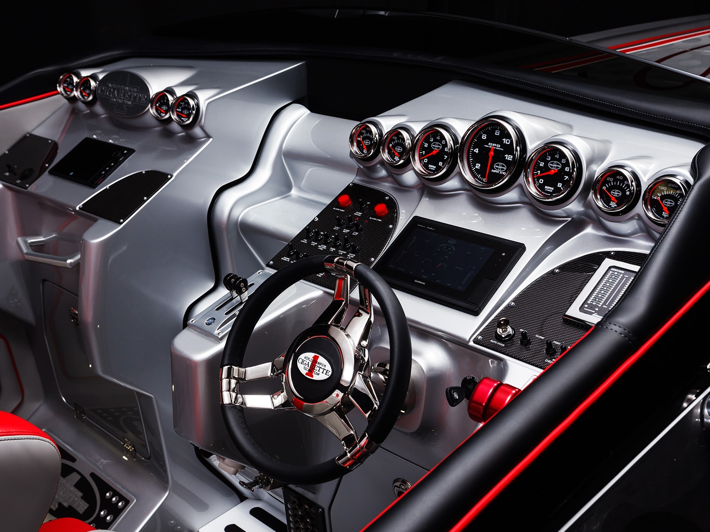 cigarette boat cockpit 38' Top Gun | Cigarette Racing
