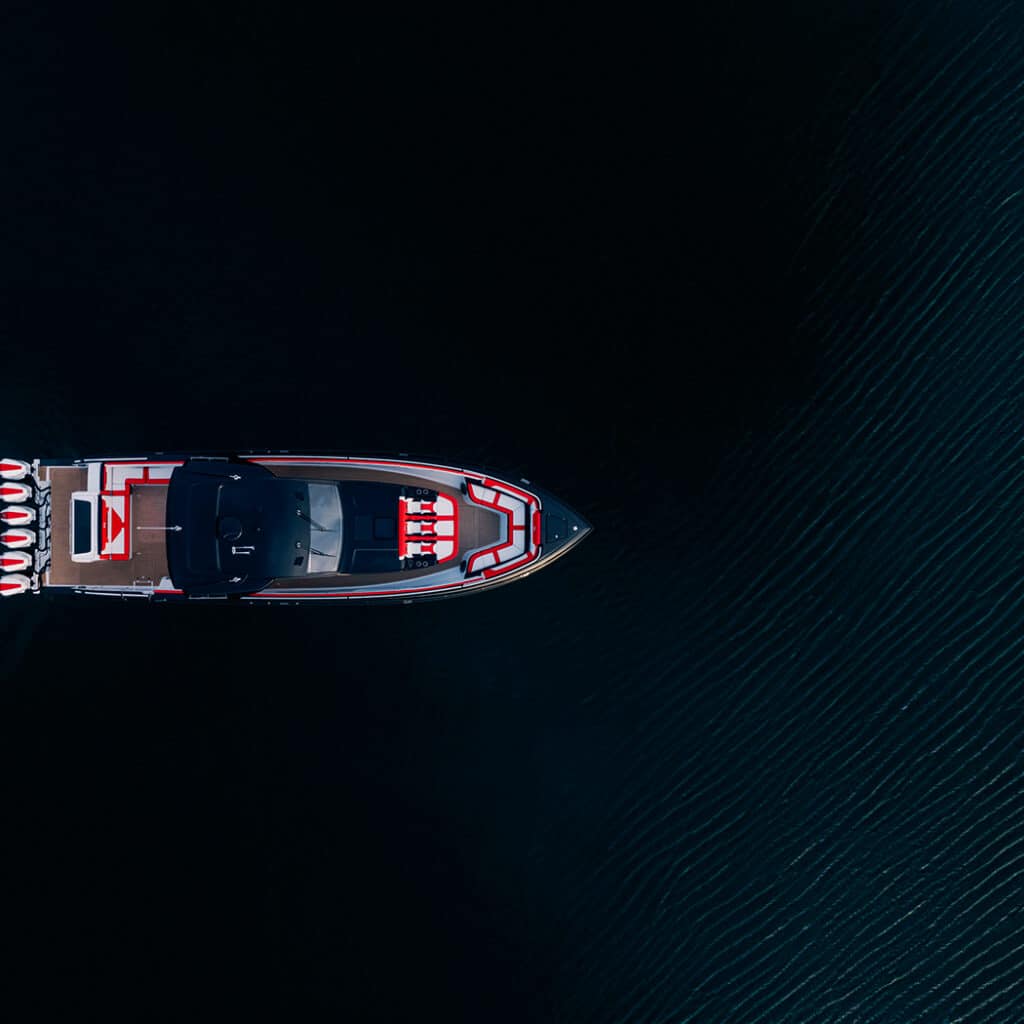 52 Thunder By Cigarette Luxury And High Performance